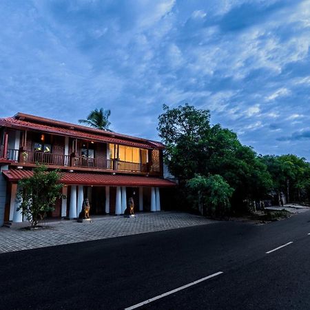 Golden Stars Hotel Dambulla Esterno foto